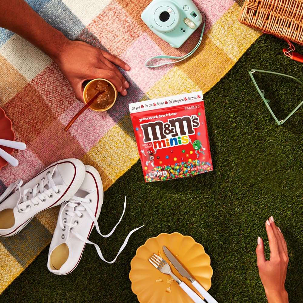 M&M'S Minis Peanut Butter Candy Bulk 15 oz Resealable Bag for Home Office Focus Breaks, Midday Energy Pick-Me-Up and Brain Snack Bowl